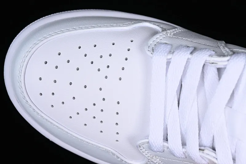 All categories Air Jordan Jordan series basketball shoes Air Jordan 1 Low Z version Air Jordan 1 Low AJ1 Joe 1 white and black color matching low-top cultural casual sneakers 553560-132